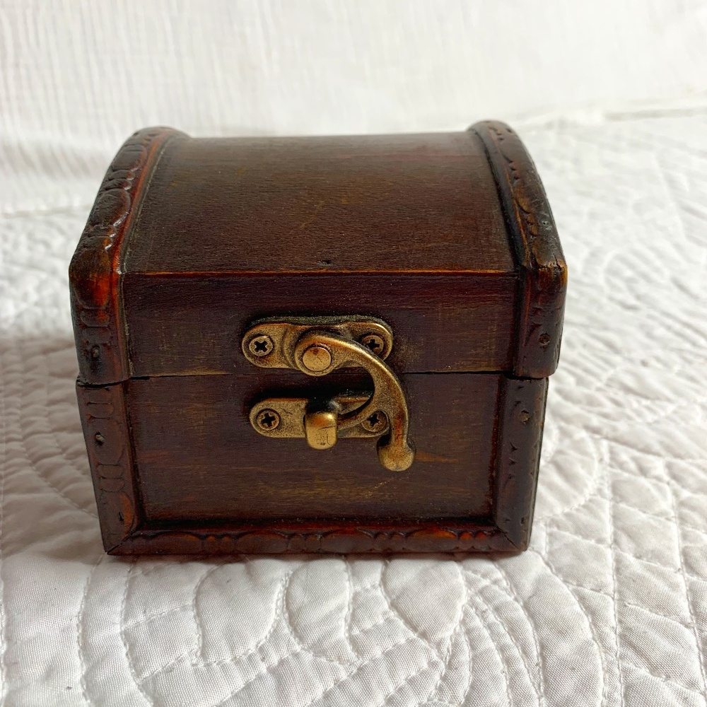 Vintage wood box trinket, witchy, altar, Knick knacks
